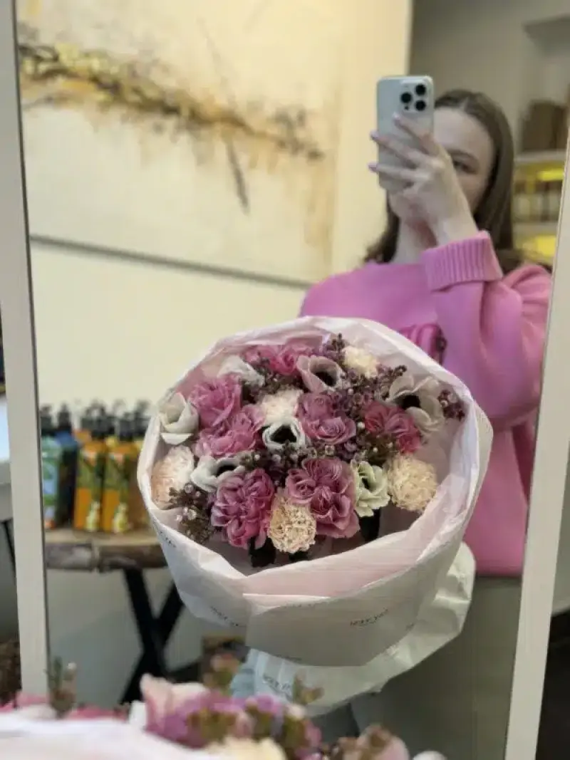 Составной букет с розами а анемонами
