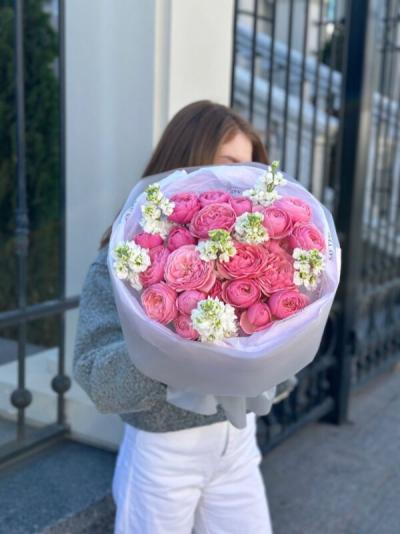 Ароматное сочетание маттиолы и кустовой розы Сильва Ароматное сочетание маттиолы и кустовой розы Сильва