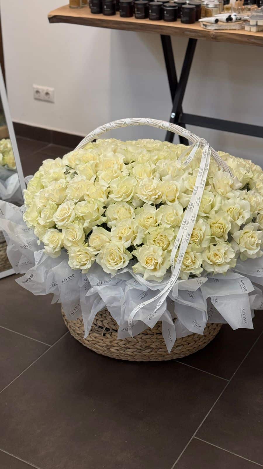 Корзина из 101 ВАУ-розы Корзина из 101 ВАУ-розы