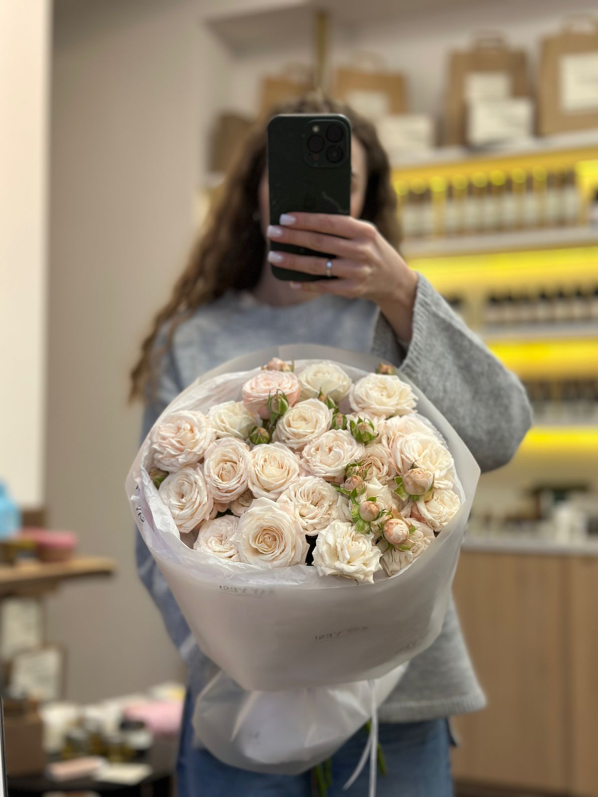 Монобукет нежных кустовых роз