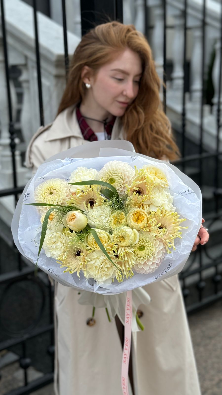 Монохромный букет в лимонных оттенках