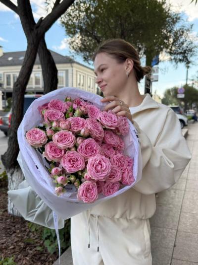 Букет из 9 кустовых веток Мадам Софи Букет из 9 кустовых веток Мадам Софи