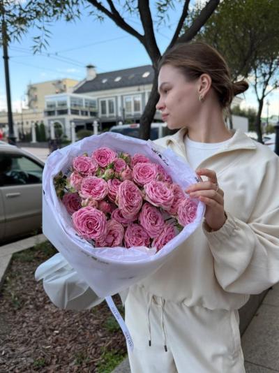 Букет из 7 кустовых веток Мадам Софи Букет из 7 кустовых веток Мадам Софи